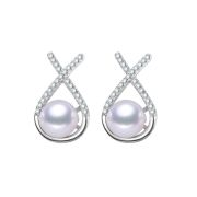 Lilah – Round Pearl Earrings