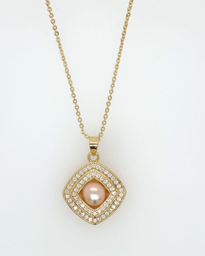 Diana – Gold Necklace with Diamond Shaped Pendant