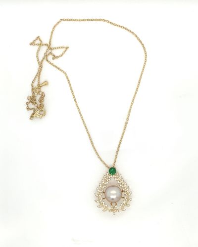 Olga – Gold Necklace with Teardrop Shaped Pendant