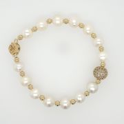 Mya – Fresh Water Pearls Bracelet with Gold Balls