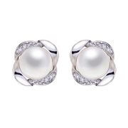 Laura – Fresh Water Pearl Button Earrings