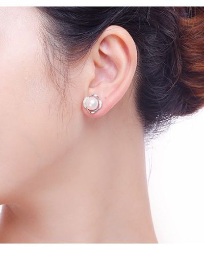 Laura – Fresh Water Pearl Button Earrings