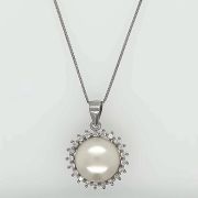 Kae – Sterling Silver Necklace with Fresh Water Pearl Pendant