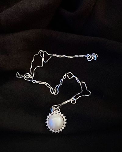 Kae – Sterling Silver Necklace with Fresh Water Pearl Pendant