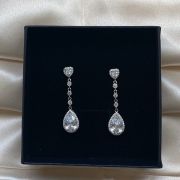 Vandana – Teardrop Crystal Earrings