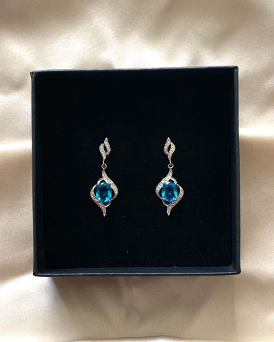 Maryam B – Dangle Crystal Earrings with Blue Stone