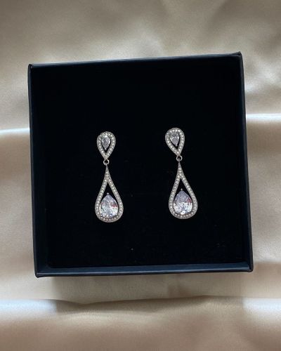 Gaia – Long Teardrop Dangle Crystal Earrings