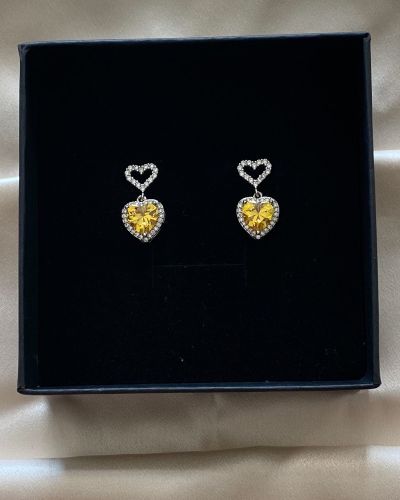 Bonita Y – Heart Shaped Dangle Crystal Earrings with Yellow Stone