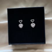 Bonita – Heart Shaped Dangle Crystal Earrings