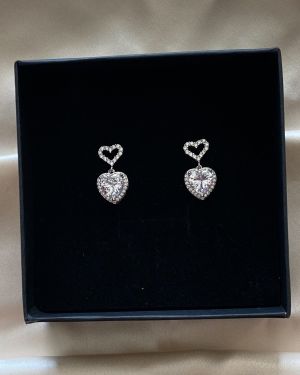 Bonita – Heart Shaped Dangle Crystal Earrings