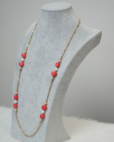 Lota – Elegant Freshwater Pearl and Coral Necklace