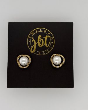Mimi – Freshwater Pearl Stud Earrings
