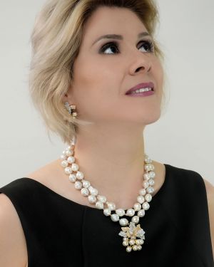 Laura – 2-Layered Baroque Pearl Necklace with Serinity Crystals & Zirconia Pendant