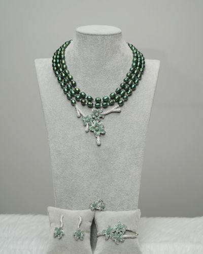 Olivea – 3-Layer Olive Green Freshwater Pearl Jewelry Set with Zirconia Pendant
